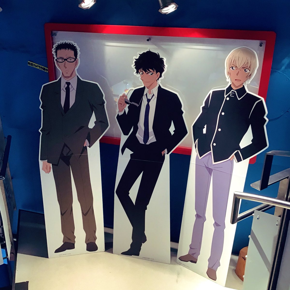 かりんとう 無限ファイナルゲリオン 汐留の日テレ屋 の階段登ってたら出会ってびっくりした3人 Jojoのロゴのoにジョルノがいるのを楽しみに行ったんだ そしたらブチャラティになってたし 俺は上 お前は下だ のやつもなくて 新しくなってしまったん