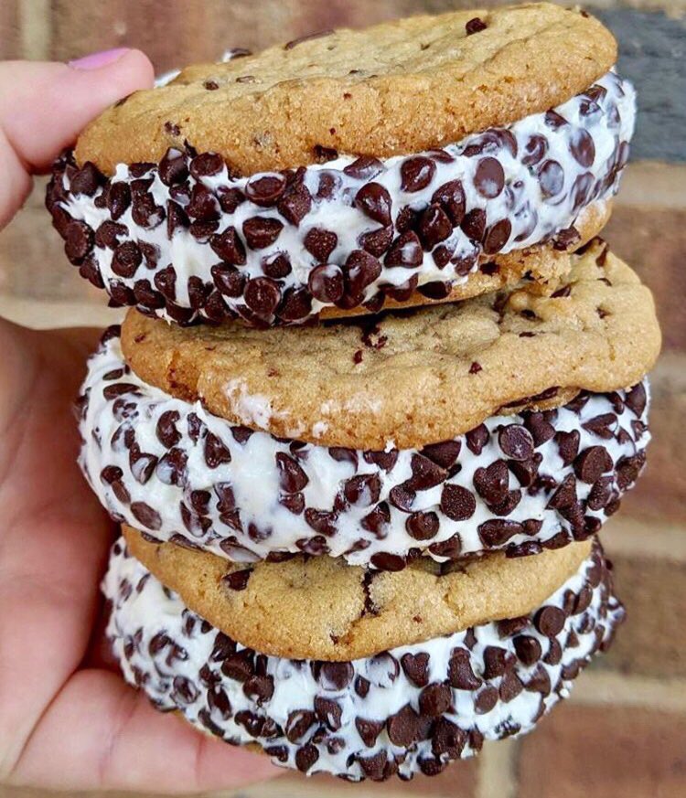 All I want in life is to be (ice cream) sandwiched in here😝
<a href="/hungrybocagals/">Hungrybocagals</a> #SundayMorning #SundayThoughts