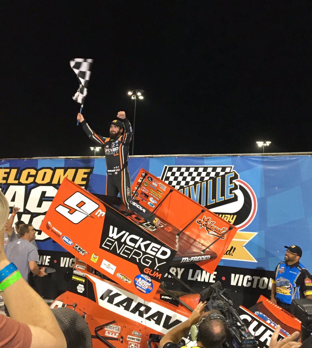 bpracingproduct's tweet photo. Nice win last night to @KKRdirt and @JamesMcFadden25 at @knoxvilleraces nice way to start the week #360champion #winnerswin https://t.co/IKlhmXh5Wq