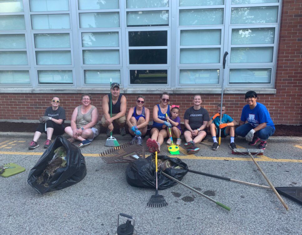 AudubonES's tweet photo. Thank you @NECCWired and @AudubonES Family and Friends for taking time this morning to make our campus look BEAUTIFUL! #SchoolBlitz #LoveTheVille  @AudubonPTA @shoope2 https://t.co/FfbLzflEej