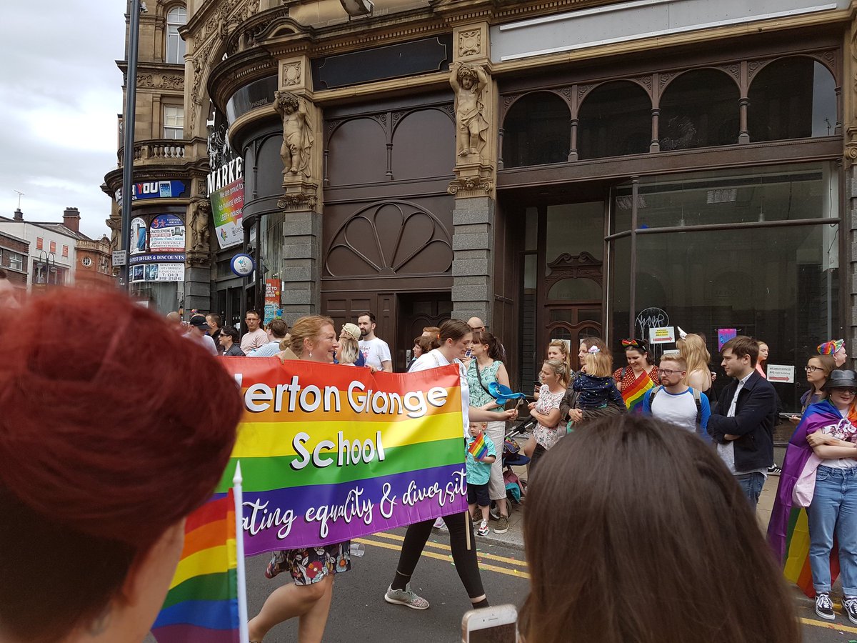LeedsCC_News's tweet photo. Amazing scenes at #LeedsPride. Marching bands, throngs of people from all over Leeds. Everyone from Allerton Grange School to the NHS and @MarchingoutLUFC joining us in celebrating how great it is to live on such a diverse, inclusive, big-hearted city. https://t.co/7SYLp3vE5B