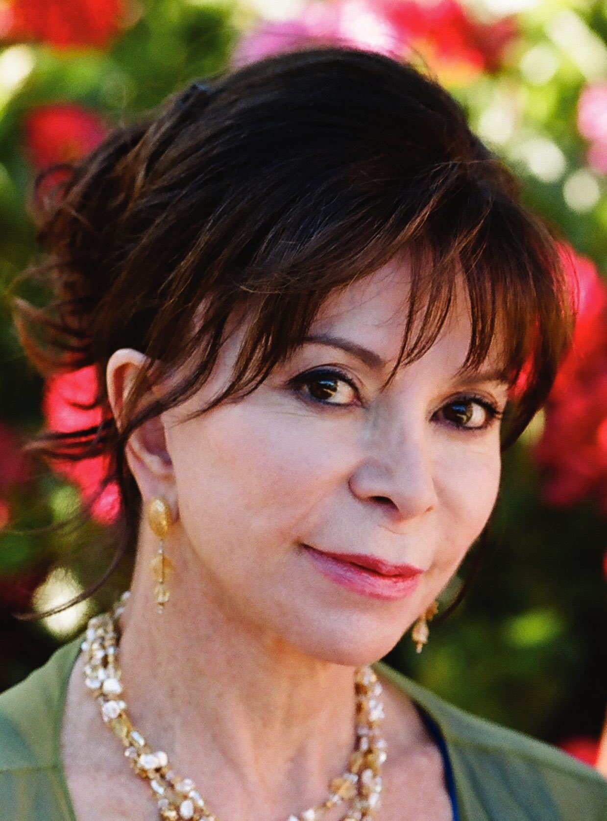  Happy Birthday, Isabel Allende! Admire her, love her works!     