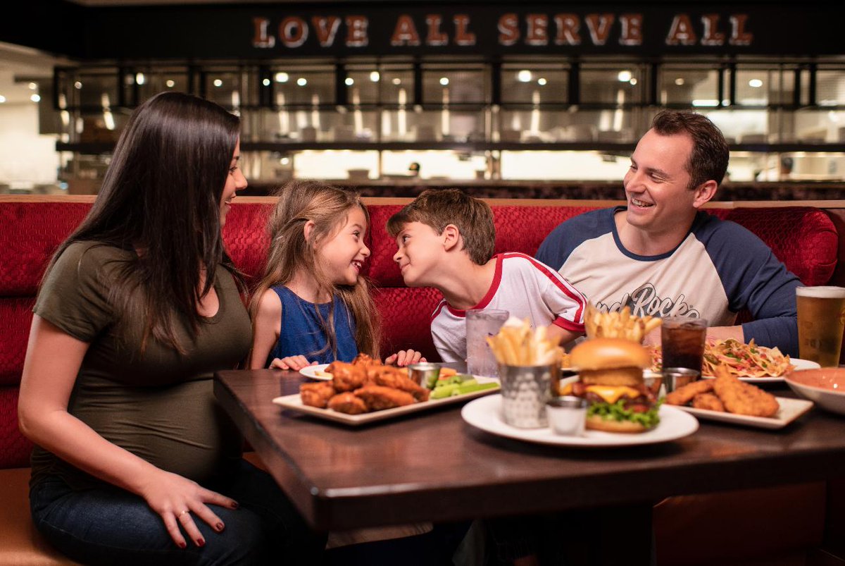 Este es uno de los platos que tenemos disponible para tu niño. Los domingos tráelos para que coman GRATIS. Para aplicar por esta oferta el menor debe de estar presente, y tener la edad máxima de 12 años. #HardRockCafeSantodomingo