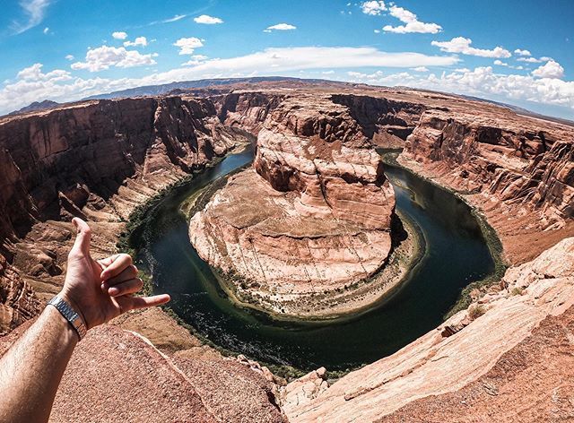 7Bitter's tweet photo. Foto bramatissima!! 😂😂🇺🇸🇺🇸
.
.
.
#gopro #goproit #hero #7 #black #holiday #summer #beautiful #landscape #photooftheday #picoftheday #happy #horseshoebend #usa #travel #good #time https://t.co/sFPnNILUFE https://t.co/NTbbDjfeJn