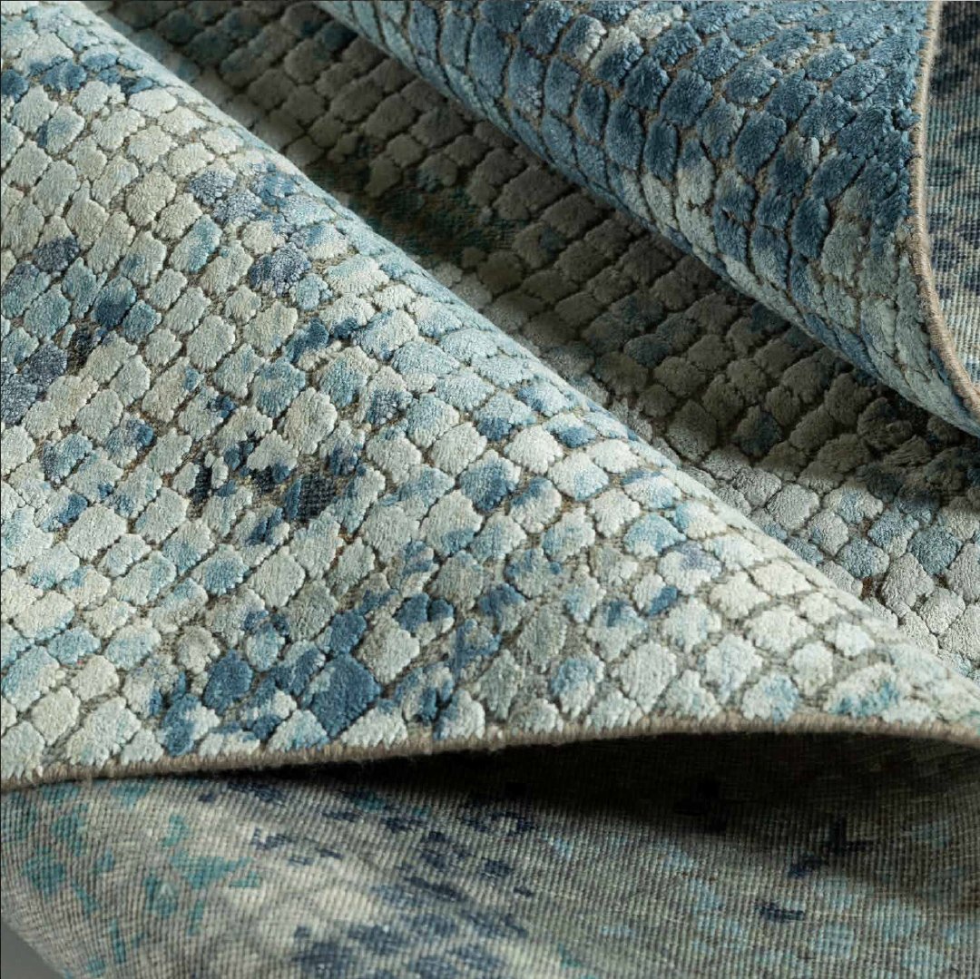 TufenkianCarpet's tweet photo. By painstakingly creating varying pile heights of silk and wool, our artisans have deconstructed the essence of beauty beauty and conjured a collection that stands above and apart. Discover #URBANFRESCO https://t.co/Oyl2woo7HC. Seen here: FOUNDRY | Cornflower #extremelyhandmade https://t.co/cxmIUWQDoi