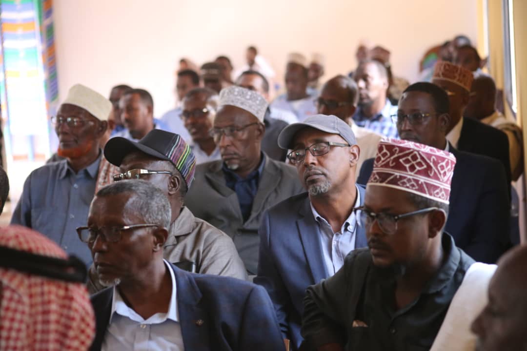 ceelhuuronline's tweet photo. Wafdi ka qeybgalaya Shirweynaha Beesha Habargidir ayaa soo gaaray Hobyo.
Wafdigan oo ka yimid Muqdisho ayaa waxaa Qeyb ka ah Senator Cabdi qeybdiid, Xildhibaan Warsame Joodax, Xildhibaan Axmed Fiqi, Odayaal Dhaqan iyo waxgarad kale.
#HobyoPeaceConference #ShirkaNabaddaHobyo https://t.co/oAmVM0DKjy