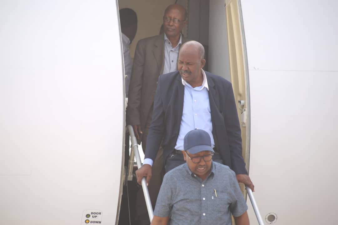 ceelhuuronline's tweet photo. Wafdi ka qeybgalaya Shirweynaha Beesha Habargidir ayaa soo gaaray Hobyo.
Wafdigan oo ka yimid Muqdisho ayaa waxaa Qeyb ka ah Senator Cabdi qeybdiid, Xildhibaan Warsame Joodax, Xildhibaan Axmed Fiqi, Odayaal Dhaqan iyo waxgarad kale.
#HobyoPeaceConference #ShirkaNabaddaHobyo https://t.co/oAmVM0DKjy