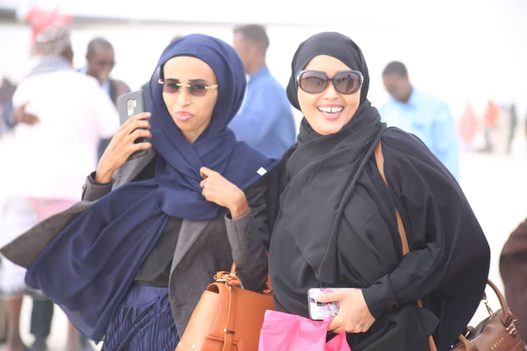 ceelhuuronline's tweet photo. Wafdi ka qeybgalaya Shirweynaha Beesha Habargidir ayaa soo gaaray Hobyo.
Wafdigan oo ka yimid Muqdisho ayaa waxaa Qeyb ka ah Senator Cabdi qeybdiid, Xildhibaan Warsame Joodax, Xildhibaan Axmed Fiqi, Odayaal Dhaqan iyo waxgarad kale.
#HobyoPeaceConference #ShirkaNabaddaHobyo https://t.co/oAmVM0DKjy