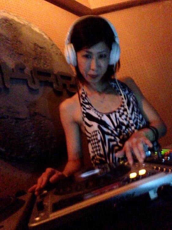 matsenza's tweet photo. 【速報】
♡enza  10th anniversary party 8.11

dj cannna bitch 緊急参戦！！

ヤバイねいさんが
宴坐の10周年を 
ブチまわしてくれます！

覚悟しいやー👠✨（坐） https://t.co/r7XxRZqJhl