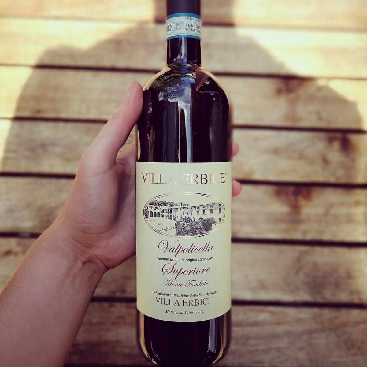 winebuffglasth's tweet photo. Happy Sunday, what wine are you enjoying? We're cracking open this Italian Red ❤️ https://t.co/MZJzoqQaCf