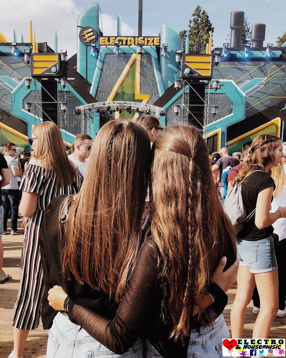 DJElectroHouseL's tweet photo. Una gran aventura nos espera en, @Electrisize 2019 faltan solo 5 días ❤♫🔊🕺😍🙌🔥#esize #electrisize
#electro #electronicmusic #tomorrowland #rave #edmlove #love #edm #ibiza #party #MusicFestival #edclv2019 #EDMlife #dancing #Ultra2019 #dancing #festival #coachella https://t.co/R7b4vQhcd4