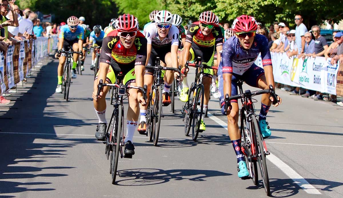 bicitv's tweet photo. Patrick #Mentil e il team #Danieli corsari a #Castenedolo
(ph. Photobicicailotto)
https://t.co/lkeSCWwgXA https://t.co/ICpmJ4n7CO