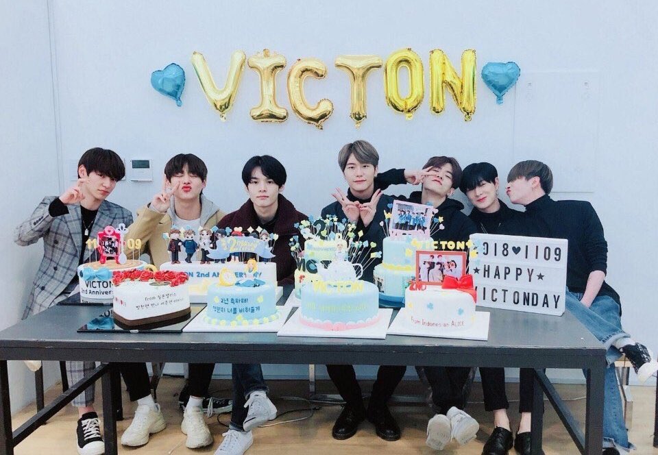 edeyQ6YJqhFS1JH's tweet photo. 빅토니들 천일 축하해 이제 정말 꽃길걸을 차례야
#VICTON_1000th_CELEBRATE https://t.co/Z1TRmFoEw2