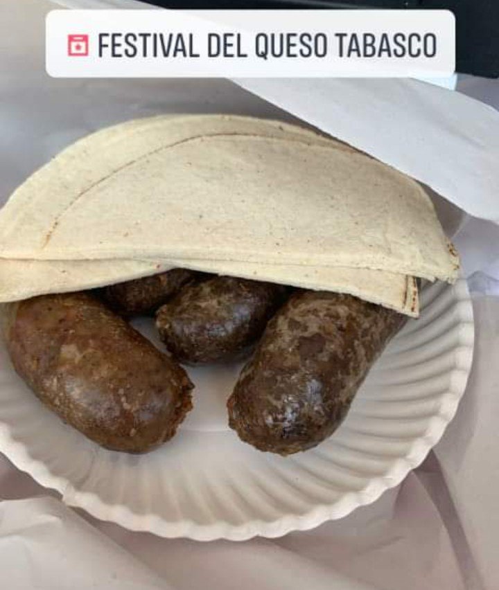 Turismo_Tabasco's tweet photo. ¡Ya va siendo la hora de desayunar, y se nos van antojando unas deliciosas butifarras!

Aquí en el Festival del @QuesoTabasco encontrarás muchas opciones de platillos tabasqueños.

#QsoFest #SomosLaGeneraciónQ #Quessenials #ArmalaEnTeno https://t.co/EckY7EWvdm