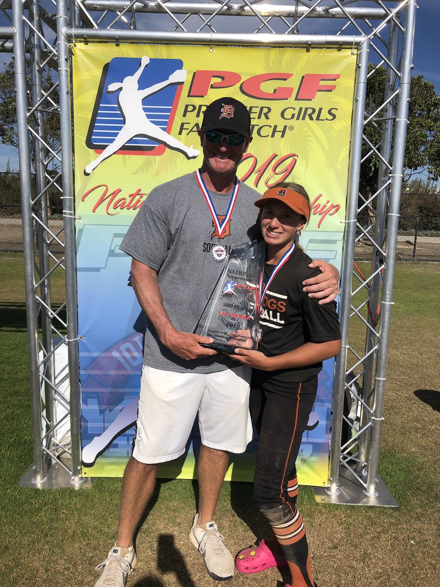 Amaddox6's tweet photo. Extremely proud of Ryan and entire DirtDog team. They have a whole lot of grit. Lifetime of memories made. Hats off to coaches @pickering_sara @JMunozzz_ @MaddoxLaw for putting in countless hours into these kids and believing in them. #ballers #3rdinthenation https://t.co/8LcYo7vF79