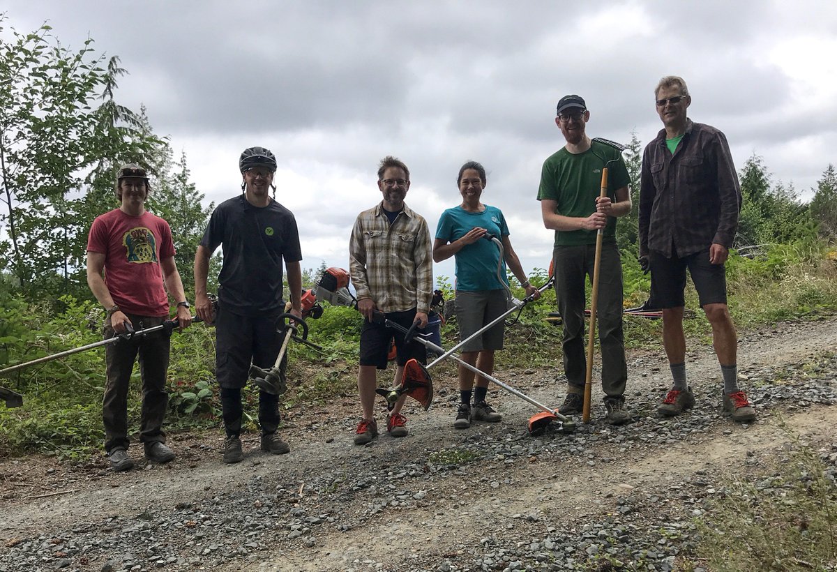 Did you know? Superfeet employee-owners volunteer 1000+ hours each year in our local communities. It’s important to all of us at Superfeet to support and protect the places we play. 
#BeTheAwesome