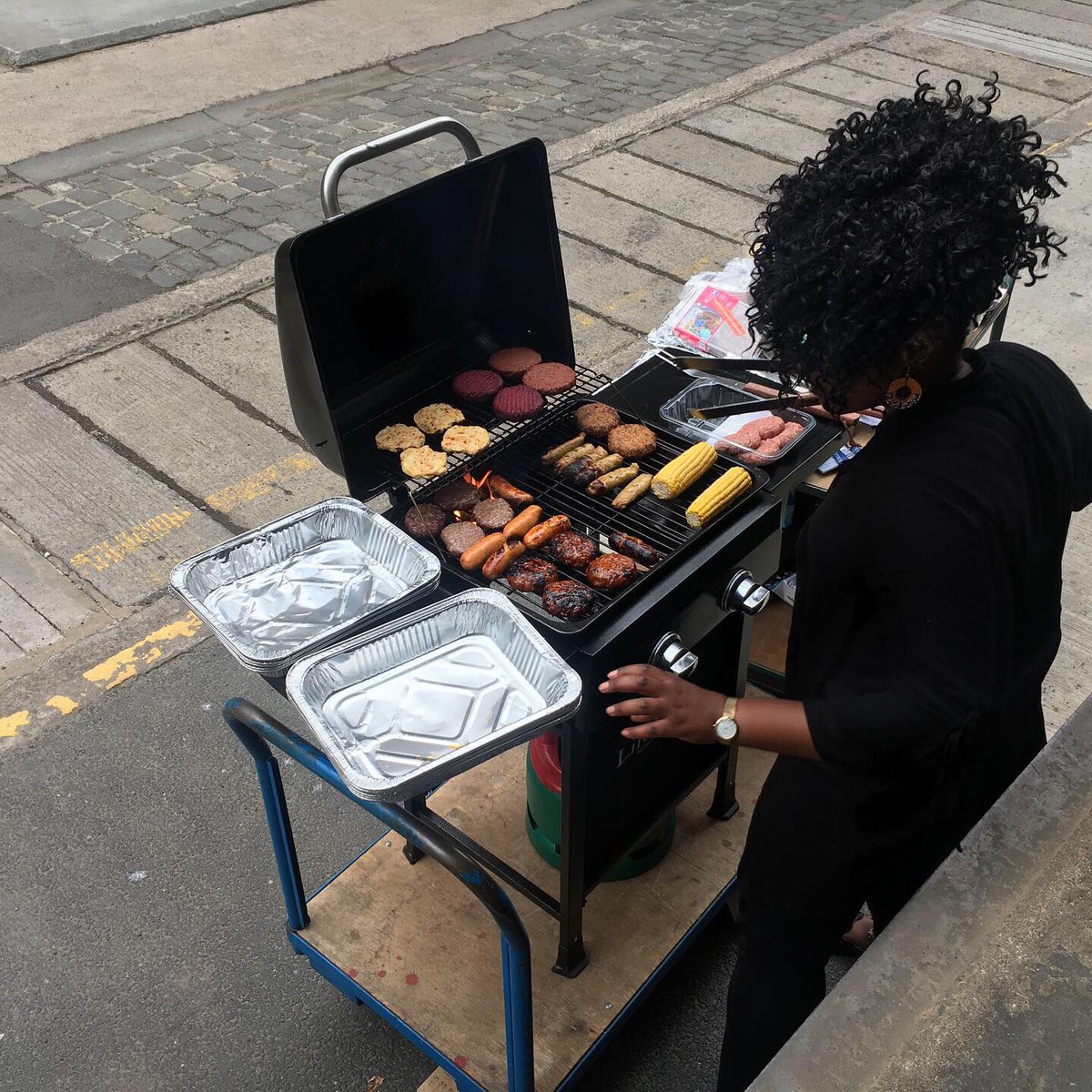 EdBMPGS's tweet photo. Wonder how to BBQ in #edinburgh when it rains? βοΈ all you need is teamwork & a big umbrella! πͺ Looking forward to seeing you at our upcoming events in August.
π13.8. Cake & Coffee Peer Drop in π§
π24.8. BMPGS Zoo Trip π¦
@bmtoEdUni @EdinburghUni #PostgradCommunity https://t.co/oHu548IBMr