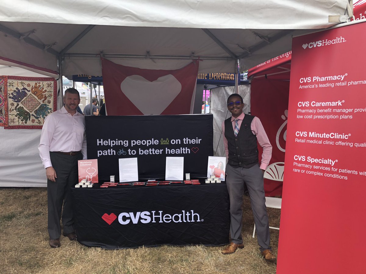 Beautiful weekend in Seattle and perfect opportunity to meet members of the <a href="/CVSHealth/">CVS Health</a> field team in Washington! Thank you for your support this weekend at <a href="/SeafairFestival/">Seafair</a>  #WorkforceInitiatives <a href="/GregoryAtCVS/">Greg Schmidt</a> <a href="/TamiAtCVS/">Tami Hutchins-Nunez</a>