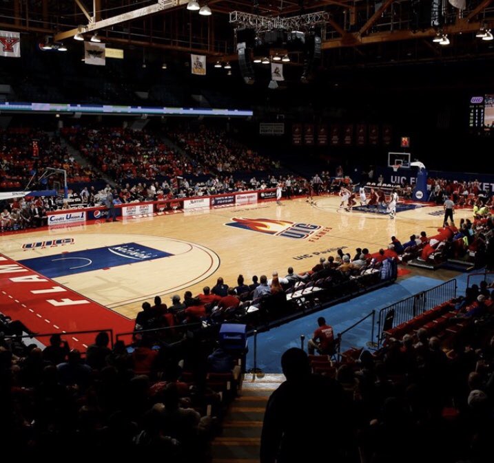 Mamba_ismail's tweet photo. Blessed to receive my first division 1 Offer from the University of Illinois at Chicago by coach Dee Brown #UIC #GOFLAMES 🔥 https://t.co/IhUBbL9LoO