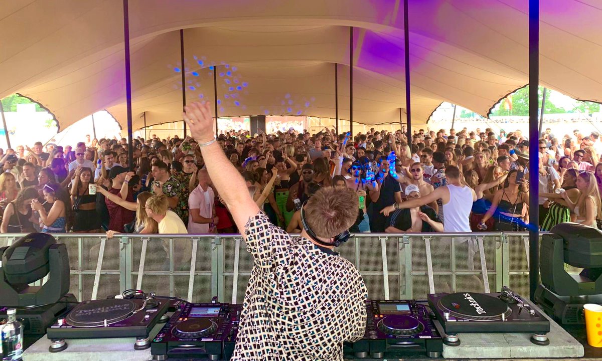 paulryder12's tweet photo. What a day @EElectrics! Thanks to everyone that watched me play.. ✌🏽 #EasternElectrics #TheSubstation #FuturEE https://t.co/6hEFXKMPoY