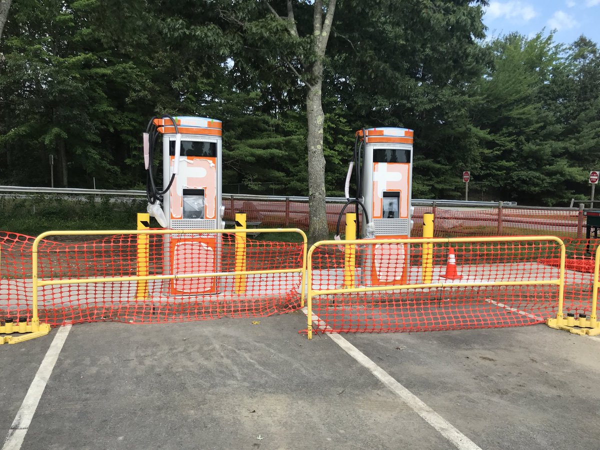 barrytwoods's tweet photo. Kennebunk service plaza south bound with two 50 kW DCFC in the ground and soon possible be activated. Thanks #ChargePoint and #EfficiencyMaine for partnering with us to get more charging infrastructure going! https://t.co/AahTx1Qixs