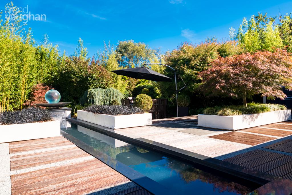 The owners of this south coast home have created the most remarkable interiors....check these out if you want some #interiorinspiration !  

onthemarket.com/details/613286…

#onthemarket <a href="/BrandVaughan/">BrandVaughan</a>