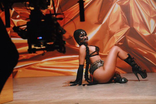 AaronRFernandes's tweet photo. Nicki Minaj - 'Light My Body Up' Music Video https://t.co/a7XRYOSpIb #DavidGuetta #LightMyBody #NickiMinaj https://t.co/SlBlVqyqhr