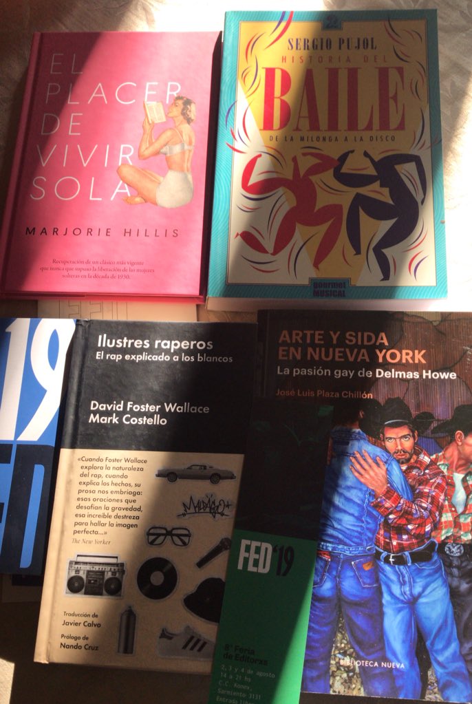 blocdemoda's tweet photo. De regreso de la #FED19 📚 https://t.co/eIKyLrIiQq