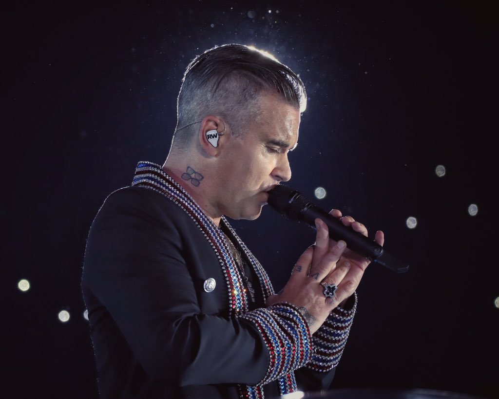 pandutzu's tweet image. Thank you, @robbiewilliams for an amazing show at @UntoldFestival #UntoldMagic