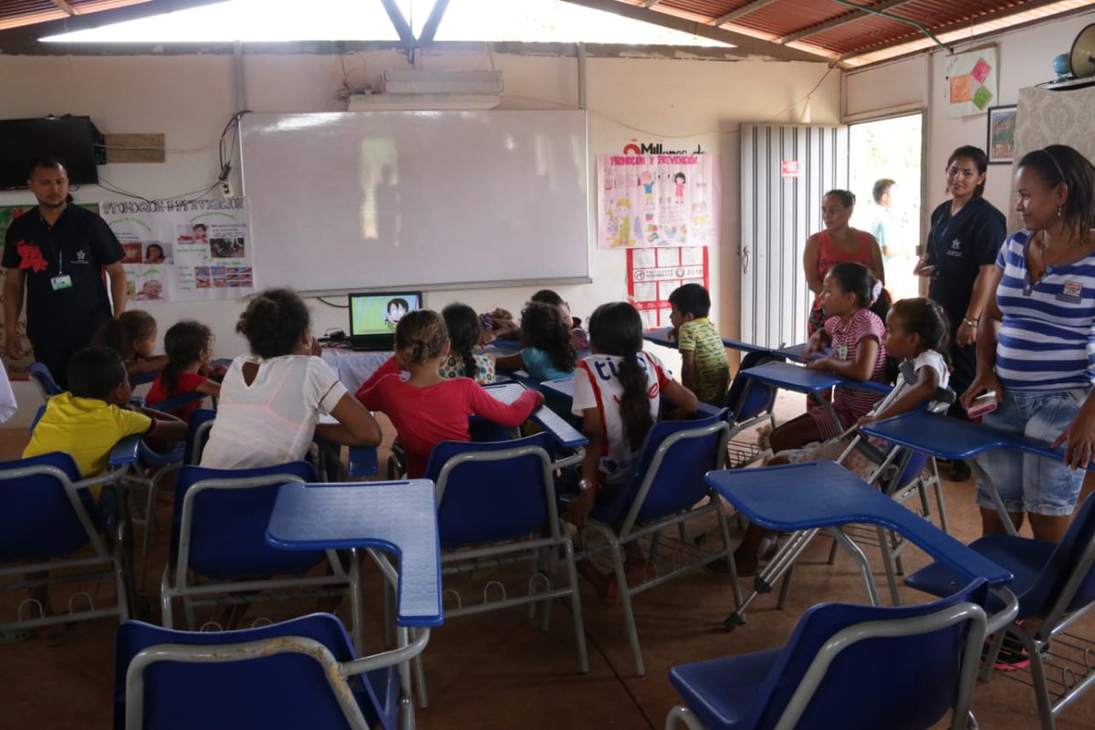 SIMONTFARC's tweet photo. Una vez más, ponemos en evidencia nuestro compromiso con la construcción de paz que tanto anhelamos los colombianos. Charlas de promoción y prevencion de Salud Oral por compañeros que hoy ponen en práctica todo lo aprendido en su proceso de homologación de saberes en Odontología. https://t.co/2kPUaGyxRW