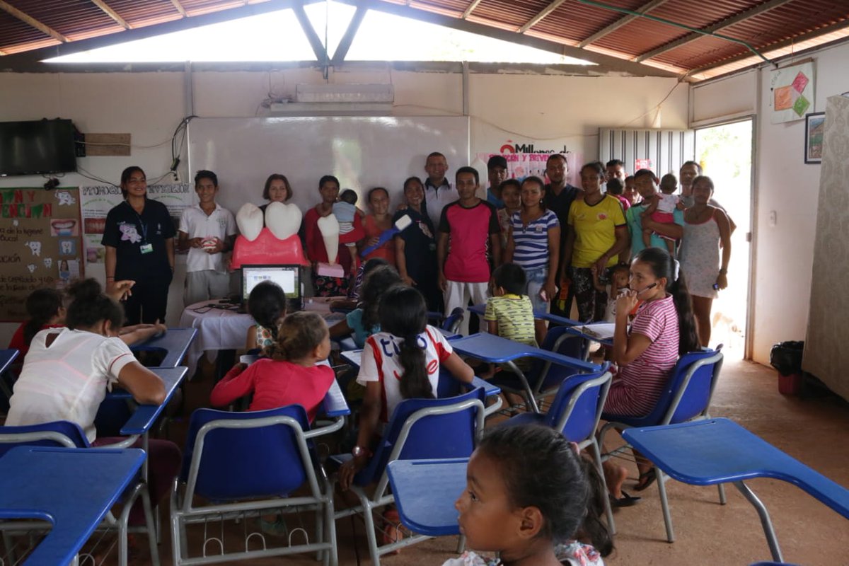 SIMONTFARC's tweet photo. Una vez más, ponemos en evidencia nuestro compromiso con la construcción de paz que tanto anhelamos los colombianos. Charlas de promoción y prevencion de Salud Oral por compañeros que hoy ponen en práctica todo lo aprendido en su proceso de homologación de saberes en Odontología. https://t.co/2kPUaGyxRW
