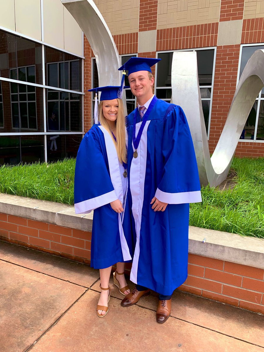 sav_sul's tweet photo. happy birthday @lindauer_19!! hope you have a good one,, goodluck @ cincy🤩 https://t.co/F6MkzQcoja