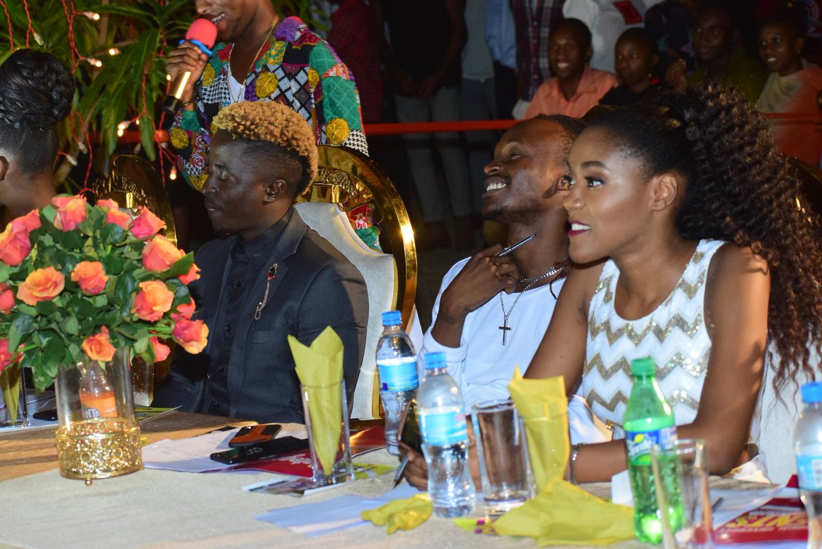 muhasso1's tweet photo. Judges under chief @barnabaclassic
Talent competition 2019
@Johmakini @muhasso1 @Nikkwapili @GnakoWarawara @lordeyesmweusi
#Medical_talents
#The_First_one
#Muhas
#Hkmu
#Kiut
#Sjuit.... https://t.co/1oD0Q7rN1w