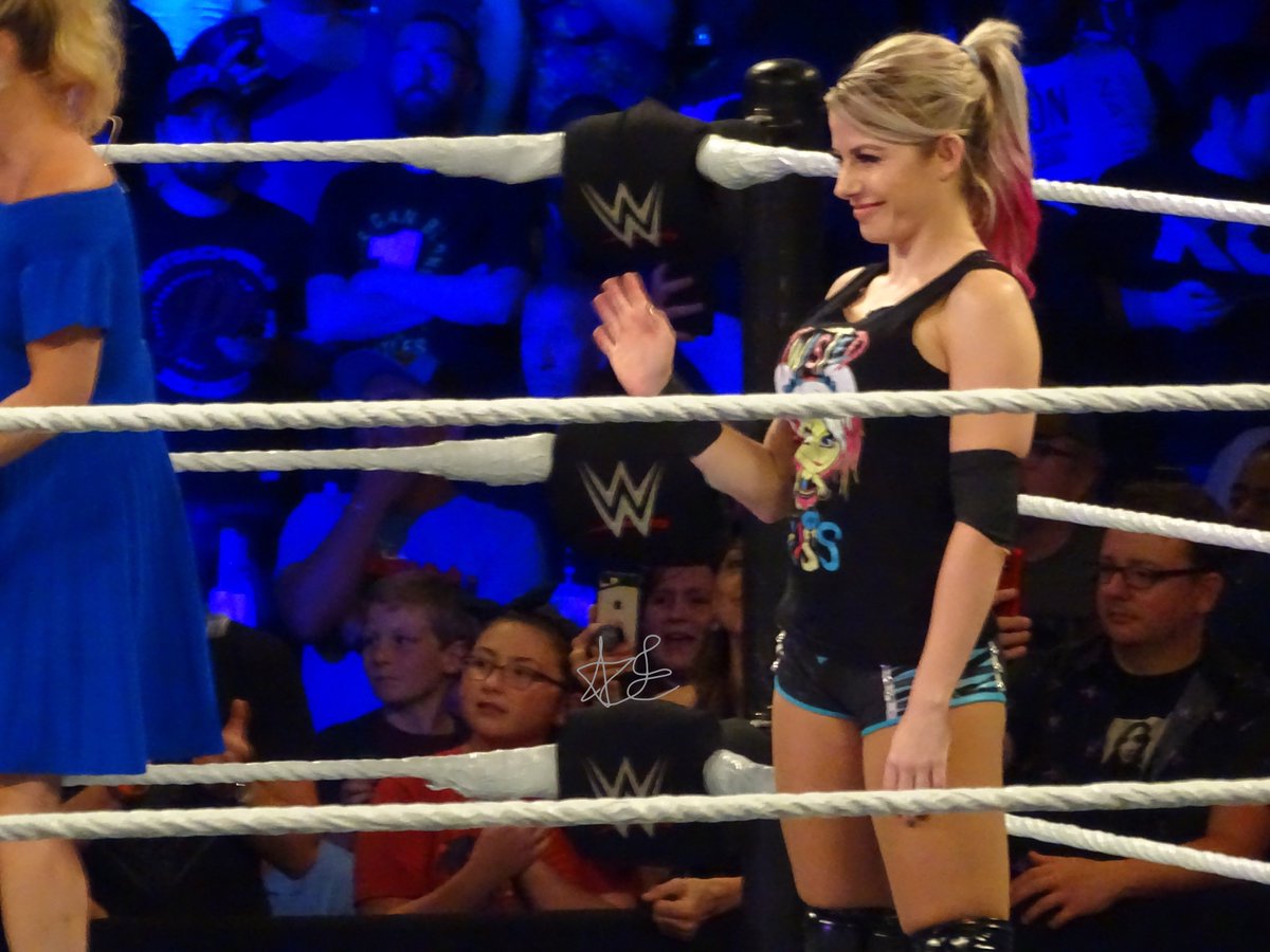aces794's tweet photo. Photos from last weekend's @WWE #SMACKVILLE in Nashville! @AlexaBliss_WWE looks so happy in the ring. https://t.co/XROjW3EmIC