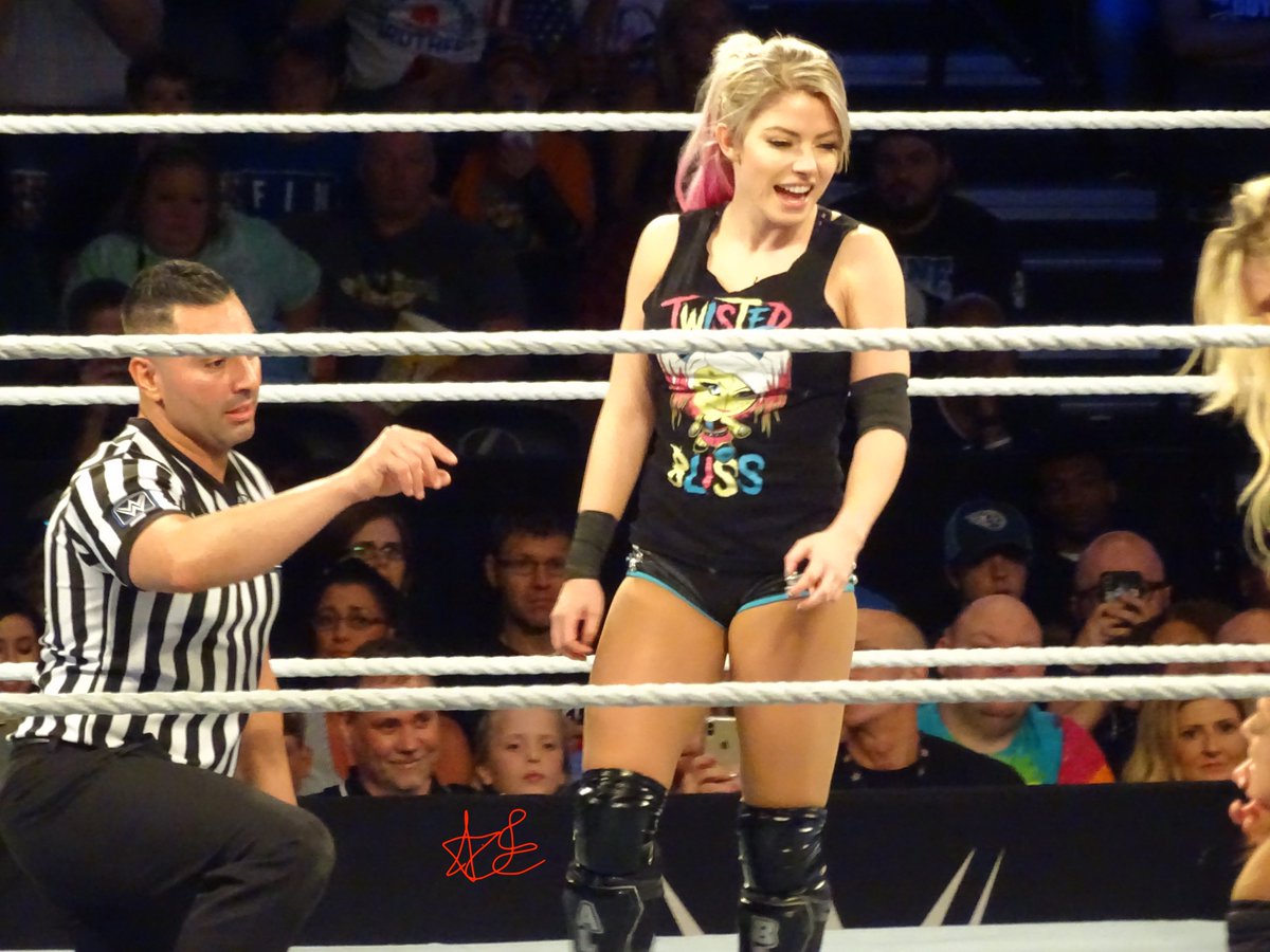 aces794's tweet photo. Photos from last weekend's @WWE #SMACKVILLE in Nashville! @AlexaBliss_WWE looks so happy in the ring. https://t.co/XROjW3EmIC