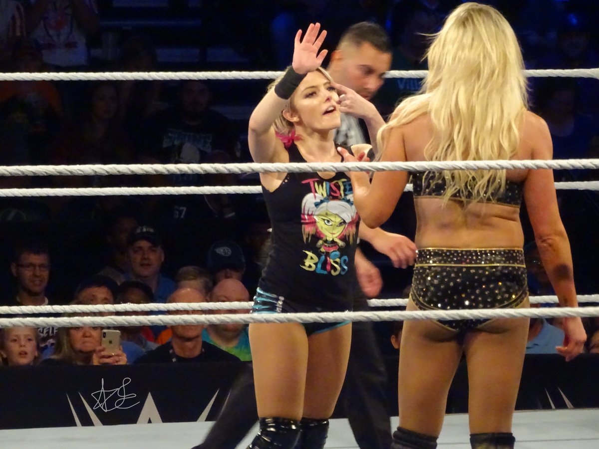 aces794's tweet photo. A couple more from @WWE #SMACKVILLE in Nashville. @AlexaBliss_WWE @MsCharlotteWWE @itsBayleyWWE https://t.co/JK8jwk3A0U
