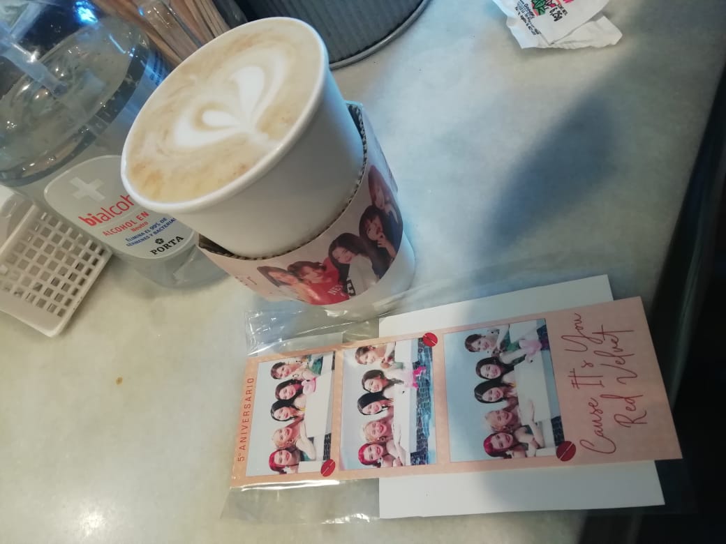 Icecreamcakefc's tweet photo. #CauseItsYouRV #5YearsWithRedVelvet
¡No se queden sin su café aniversario!
@RVsmtown @ReVeluvArg #RV #YERI #JOY #IRENE #WENDY #SEULGI https://t.co/CN0oB8wBCc