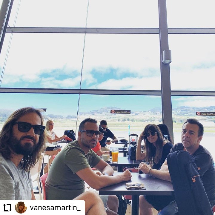 v_honduras's tweet photo. #Repost @vanesamartin_ (with @report.for.insta)
...
Expedición Málaga vuelve a casa. Gustazo de bolo. Feliz!!! Seguimos en ruta! Afortunados por hacer lo que más nos gusta del mundo ❤️ #todaslasmujeresquehabitanenmí #NextStops #Cambrils #CapRoig #Algeciras #Sanxenxo #Linares https://t.co/jUWp0W4Jtw