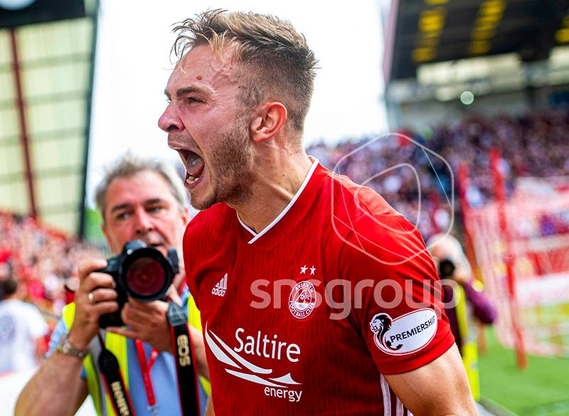 snsgroup's tweet photo. PASSION. 👊🔴 https://t.co/QRu2RcNKON