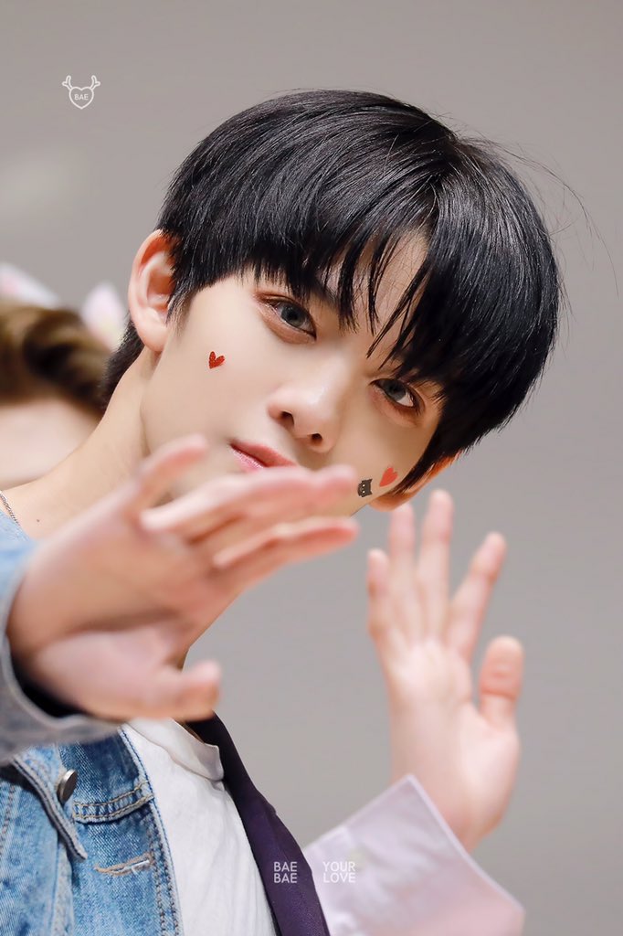 BAEBAE_YOURLOVE's tweet photo. 190804 
지짜 배진영 오늘 더 귀엽구 이쁘구 잘생김 😭 울 찌뇽 예쁜 눈 다 보이니까 얼마나 조아 
아 잘생쁨!!!!!! 지짜 낼 월요병 다 이겨써 지짜 
#배진영 #CIX #BAEJINYOUNG #가장큰선물 https://t.co/OOmKROAXD6