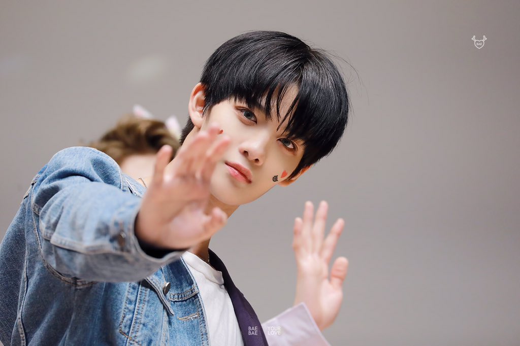 BAEBAE_YOURLOVE's tweet photo. 190804 
지짜 배진영 오늘 더 귀엽구 이쁘구 잘생김 😭 울 찌뇽 예쁜 눈 다 보이니까 얼마나 조아 
아 잘생쁨!!!!!! 지짜 낼 월요병 다 이겨써 지짜 
#배진영 #CIX #BAEJINYOUNG #가장큰선물 https://t.co/OOmKROAXD6