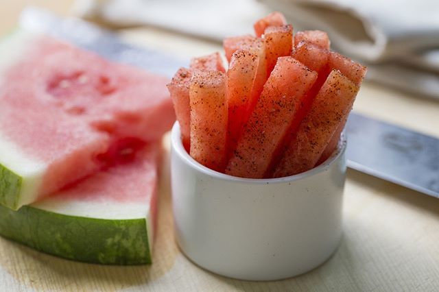 chefdevin's tweet photo.
#fitmomfitbaby #devinly #watermelonfries #delicious #cleaneating #feedfeed #fun #health #summertime #yummy #healthyfood #fruits #instagood #instafood #foodie #organic #healthyeating #nutrition #motivation #healthychoices #fitfam #food #lifestyle #healthyliving… https://t.co/GDIkg6qeYO