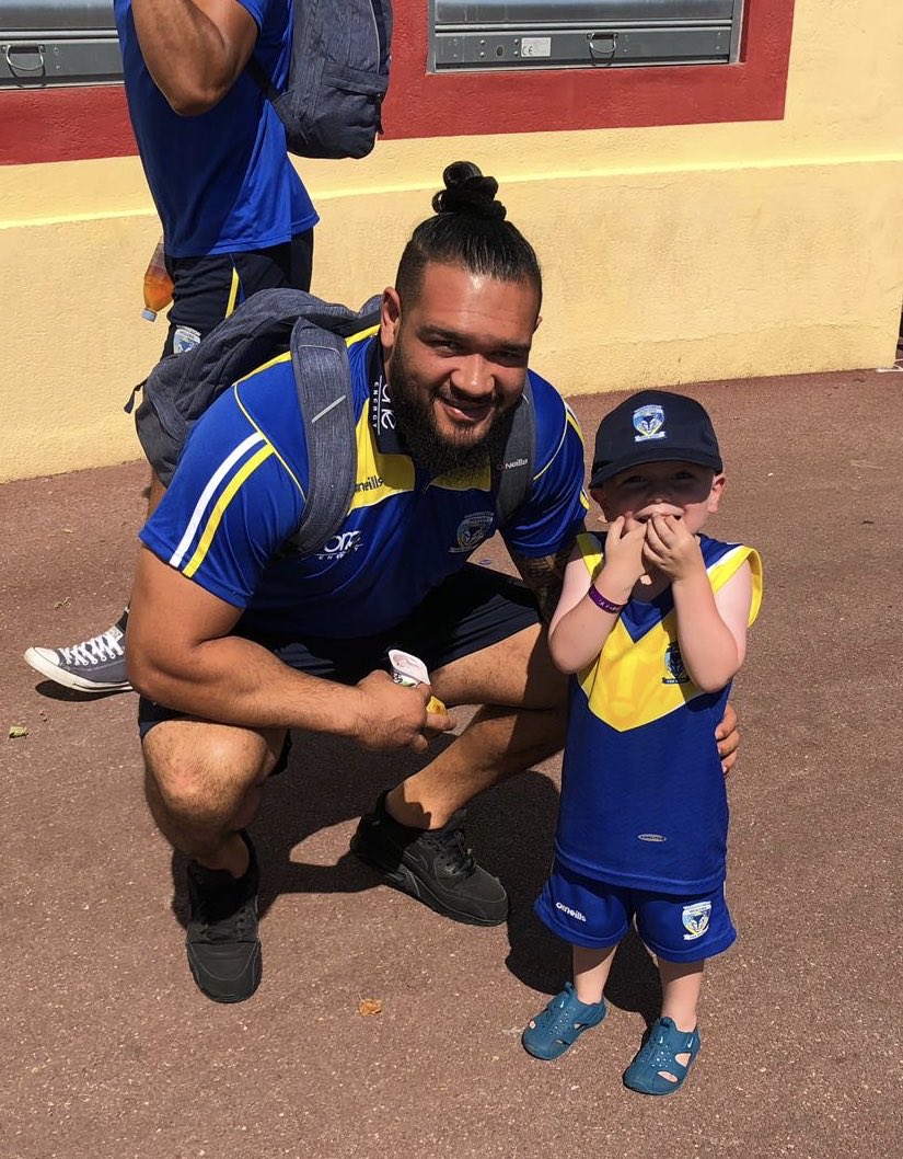 BeccySimpson's tweet photo. @BMMasila11  thank you for taking time to have a picture! Your my sons favourite player! His face says it all 😍😍.... Hope you all arrived home safely! 💙💛💙 https://t.co/9lTk1kvshH