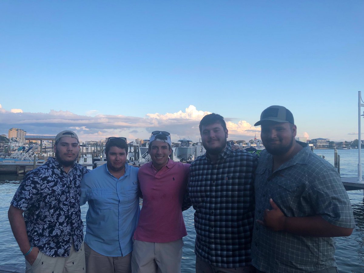 Bigtxtuna's tweet photo. Boyd Broncos eating well in Destin, FL! https://t.co/NMeNy6R84h