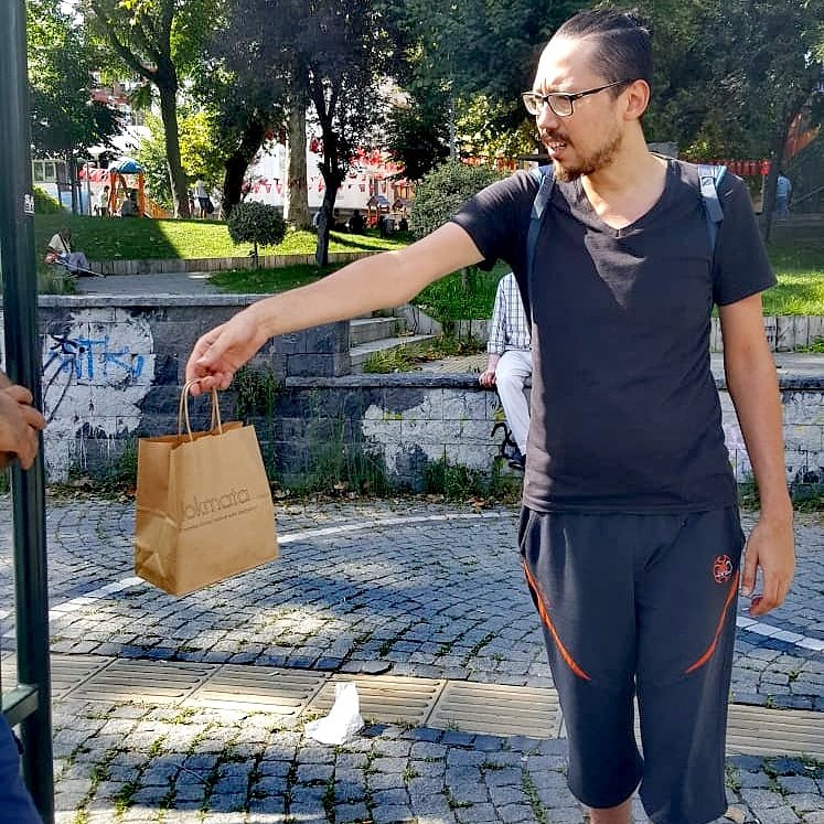 Dabager1's tweet photo. 📢 Neydi slogan: "Efsaneler ölmez, sadece şekil değiştirir." 🎉👍😉 @lokmatacom 
#akaretler #besiktas  #besiktasmeydan #lokmata  #efsanelerölmezsadeceşekildeğiştirir #guneslibirgun #gezi #carsi #yazmevsimi #sıcak #açıkhava #like4likes #for #cool #likeforlikes https://t.co/4n8TkcImLk