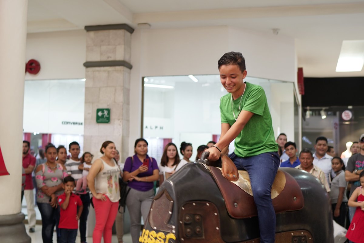 MetrocentroNic's tweet photo. El día de ayer nuestros visitantes disfrutaron de una feria agostina muy especial 🤠🐎 en donde se divirtieron a lo grande con nuestros juegos y sobre todo el toro mecánico. ♉️ https://t.co/b7eVUZO8MO