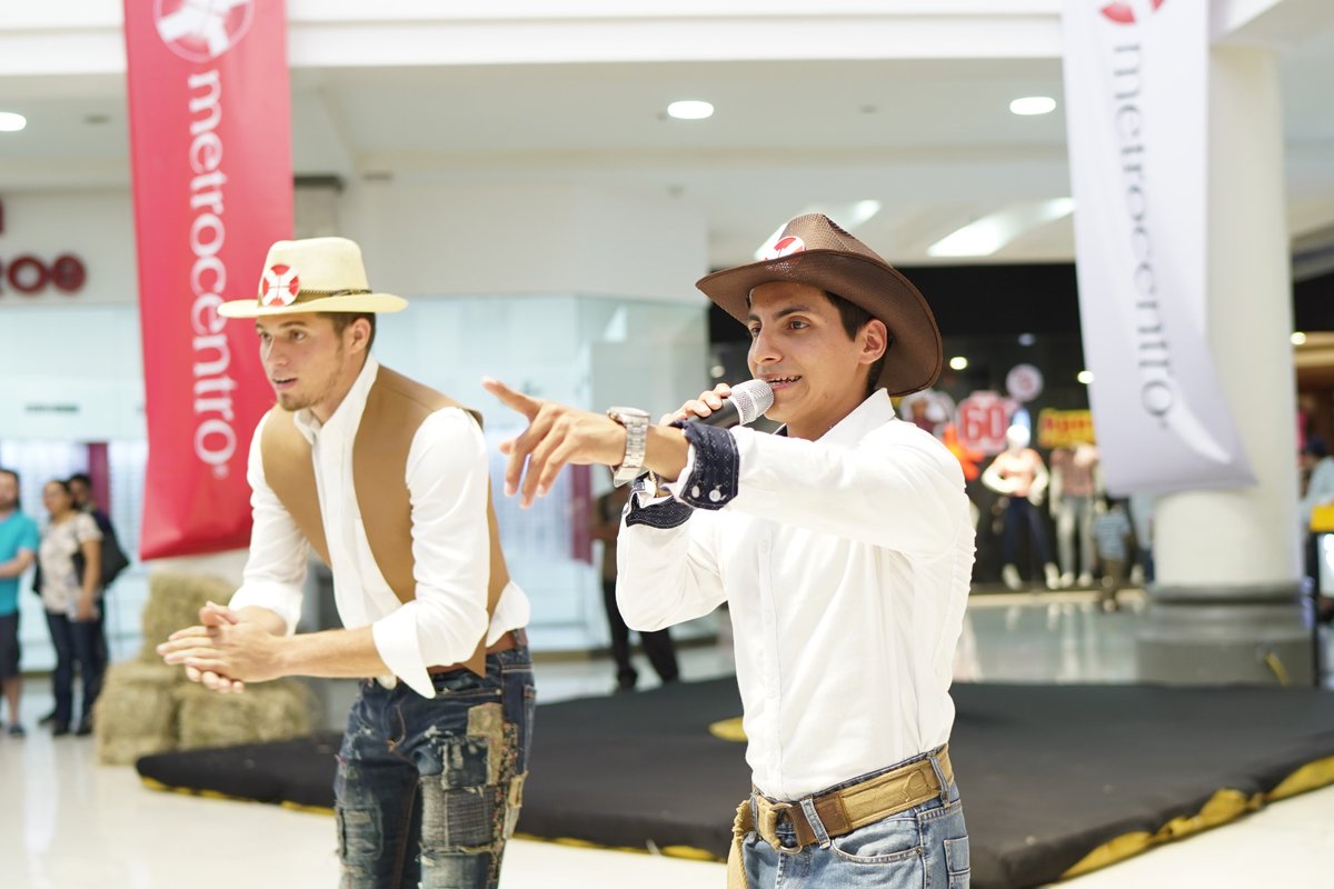 MetrocentroNic's tweet photo. El día de ayer nuestros visitantes disfrutaron de una feria agostina muy especial 🤠🐎 en donde se divirtieron a lo grande con nuestros juegos y sobre todo el toro mecánico. ♉️ https://t.co/b7eVUZO8MO