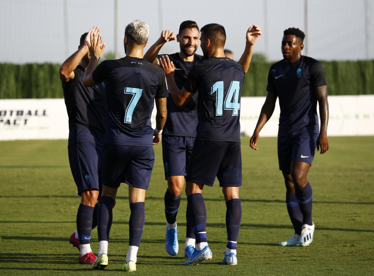 GranadaCF's tweet photo. 📺 Podrás seguir el partido en directo en el 'streaming' que compartimos en nuestra web desde minutos antes del inicio del partido. 

Aquí ▶️ https://t.co/nmUf5Iooxb

#LasPalmasGranada #PretemporadaGCF https://t.co/nFeHu9TjEa
