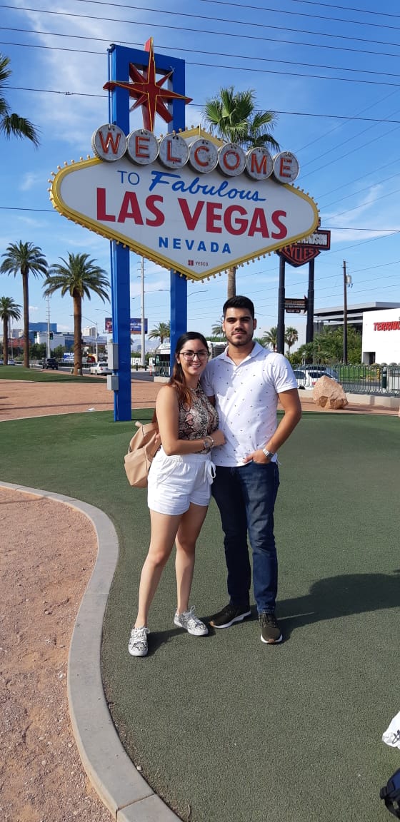 Gabyfontes3's tweet photo. Hace 2 años mi novio me prometió que cuando cumpliera 21 haría todo lo posible por llevarme a Las Vegas, hoy llegamos a Hermosillo Después de una semana de vacaciones maravillosas a su lado, gracias por amarme tanto Armando 😍💖 https://t.co/vgOa4cSHrF