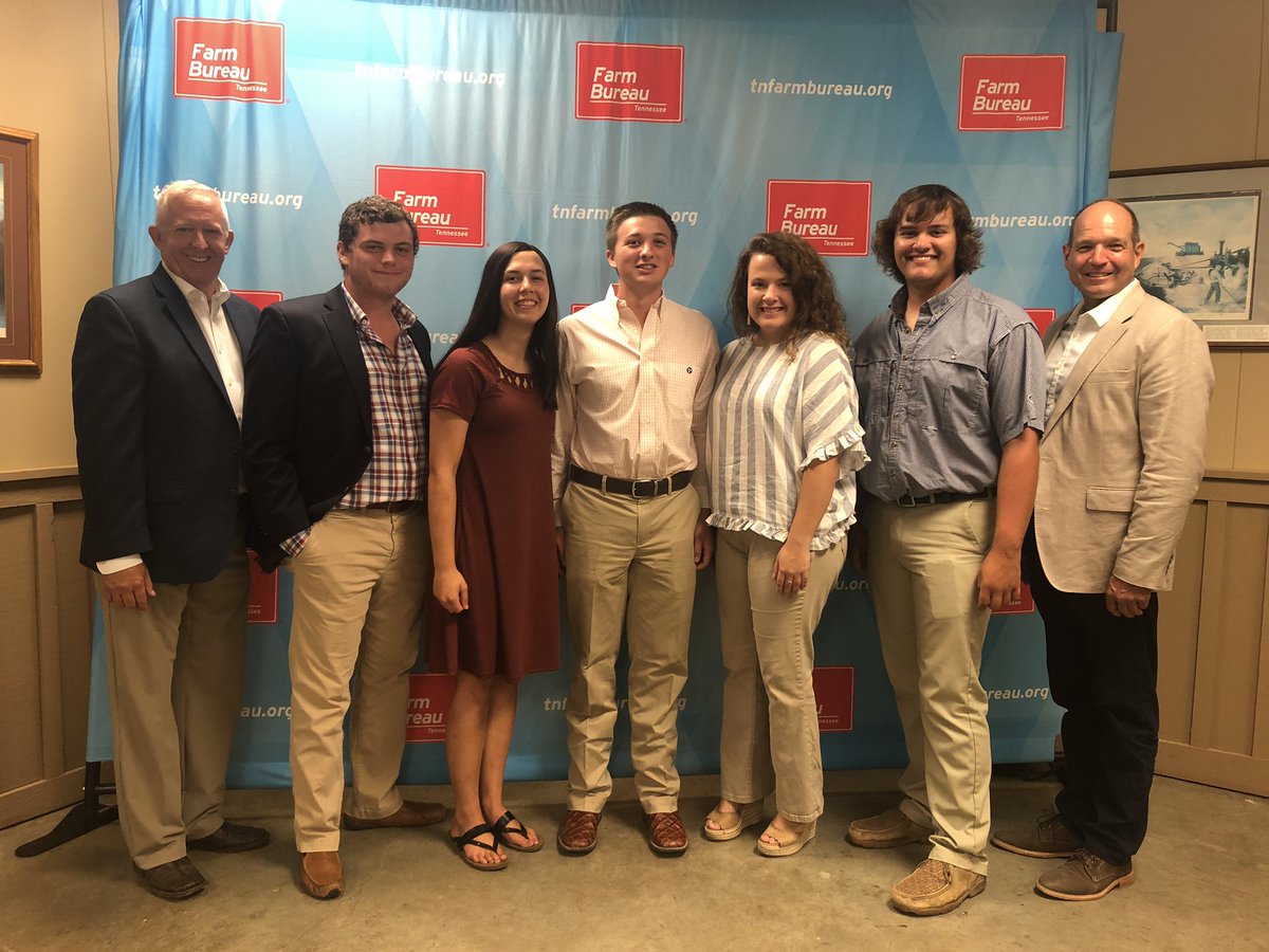 ParisTNffa's tweet photo. Celebrating our #TopCrop members who are State Proficiency winners and American Degree recipients at the District 1 YF&amp;R Top Crop Dinner. Thanks @AikenJl and @TNAgCommish for joining us! #ExcellenceinHC @CTEHenryCo https://t.co/jKvgkGfvgf